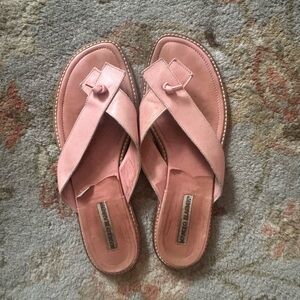Manolo blahnik pink leather flip flops 39.5